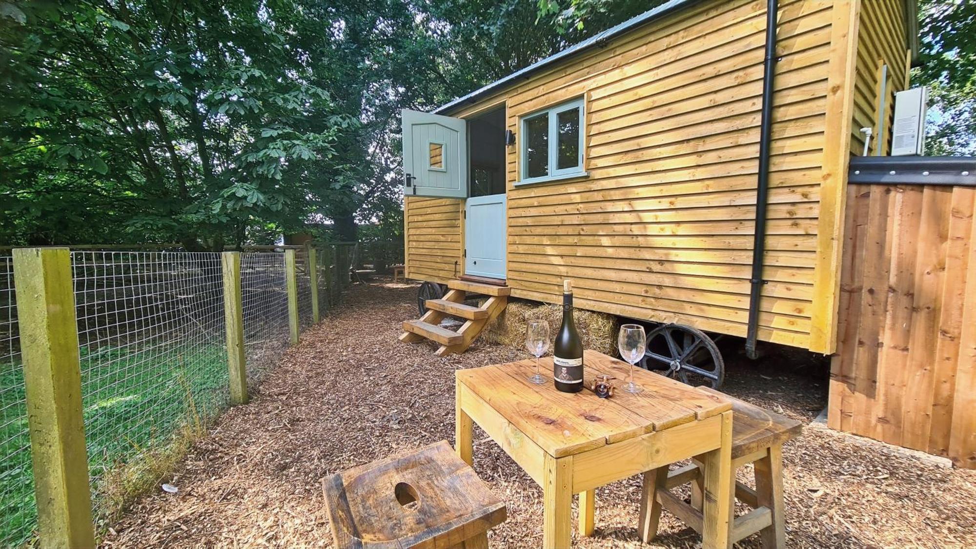 Horsley Hale Farm Glamping Hotel Ely Bagian luar foto